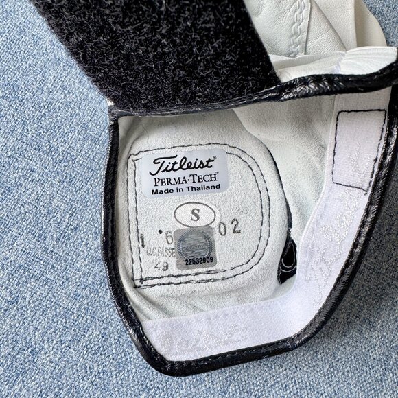 NEW Titleist Perma-Tech Golf Glove - RH - Picture 3 of 3